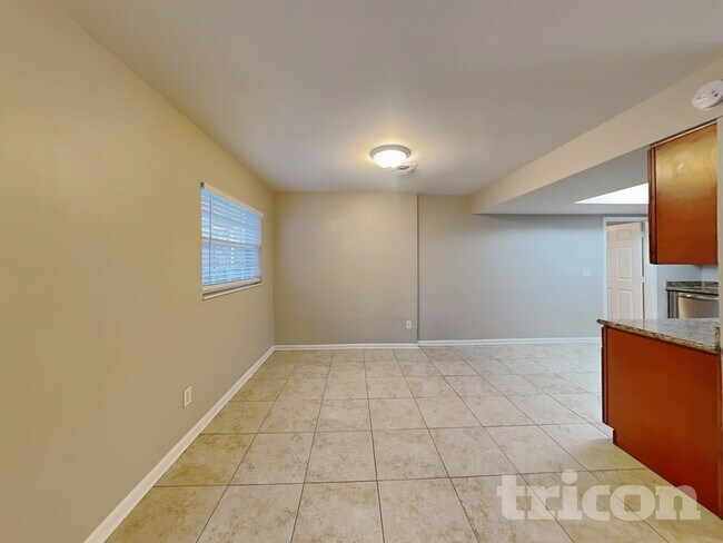 Building Photo - 616 Leisure Avenue Tampa FL