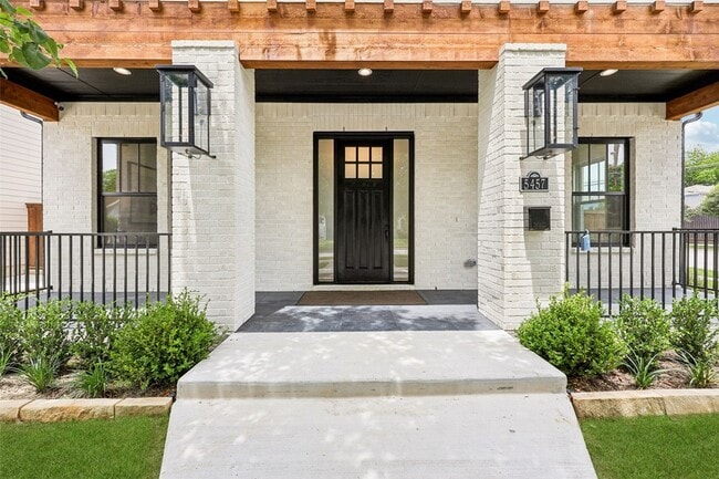 Building Photo - 5457 Bonita Ave