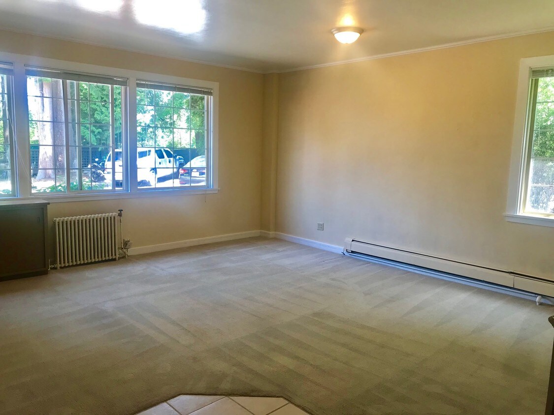 Primary Photo - 405 Fieldston Rd