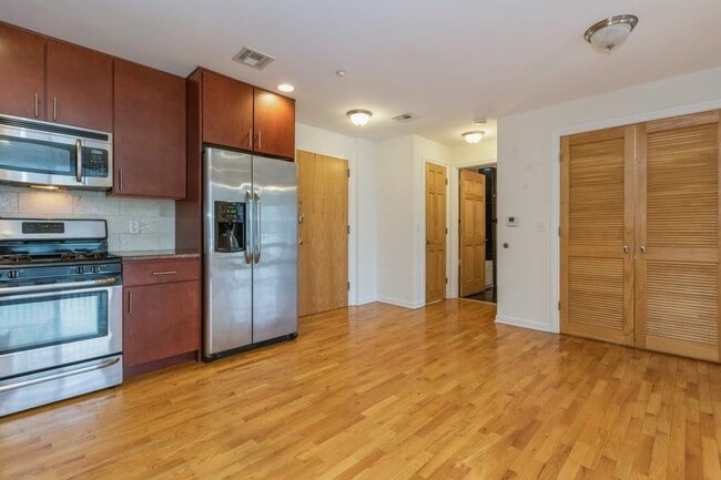 Foto del edificio - 17 Meadow Rd