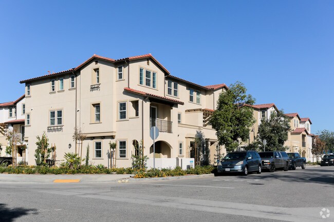 Foto del edificio - Dahlia Townhomes