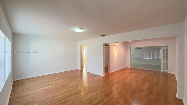 Foto del edificio - 1520 NE 108th St