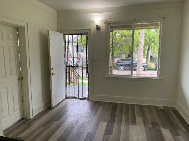 Foto del edificio - 5228 Belmont St
