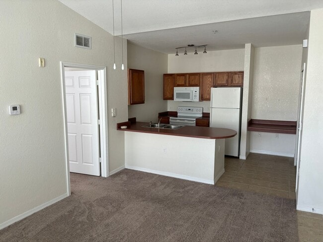Building Photo - Villa Valencia Spacious 1 Bedroom Near Valencia Community College and 408