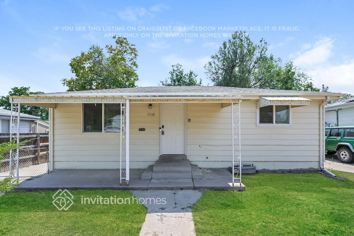 Primary Photo - 2748 W Iowa Ave