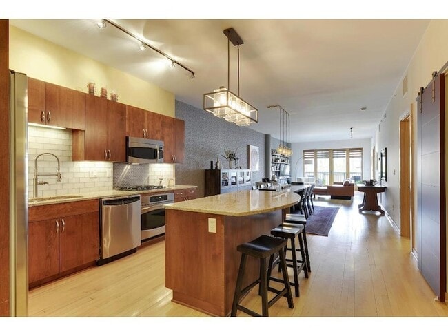 Building Photo - 401 N 2nd St