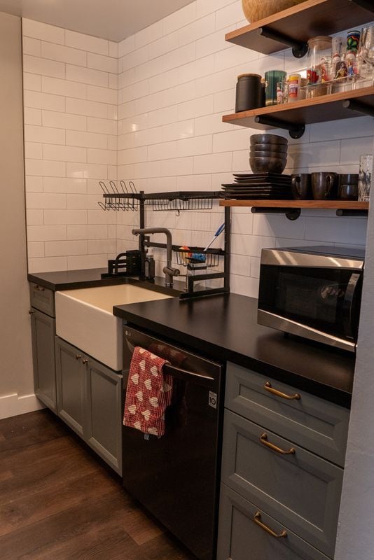 Building Photo - 430 N Civic Dr