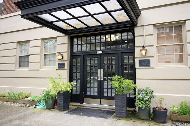Foto del edificio - 1928 SW Laurel St