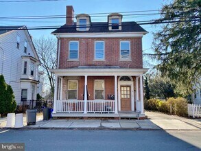 Building Photo - 38 Garden St