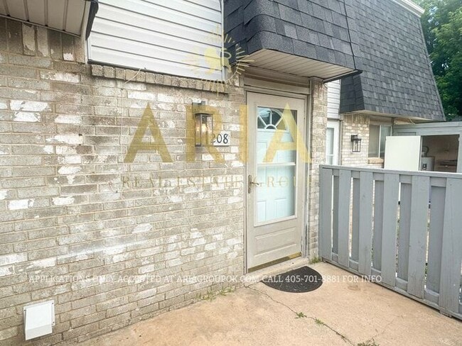 Building Photo - Cute 2 Bed/1.5 Townhome Available NOW in T...