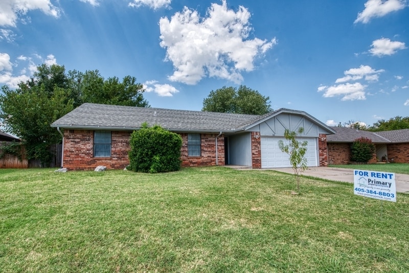 Primary Photo - 1021 Bank Side Cir