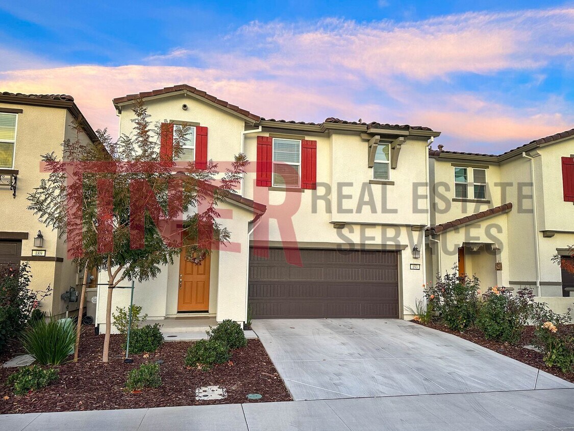Primary Photo - Charming and Modern Home in Gated Community!