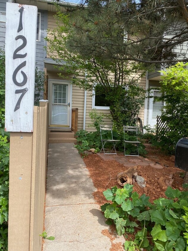 2 bedroom, 1.5 bath Townhome $1600/month - 2 bedroom, 1.5 bath Townhome  $1600/month