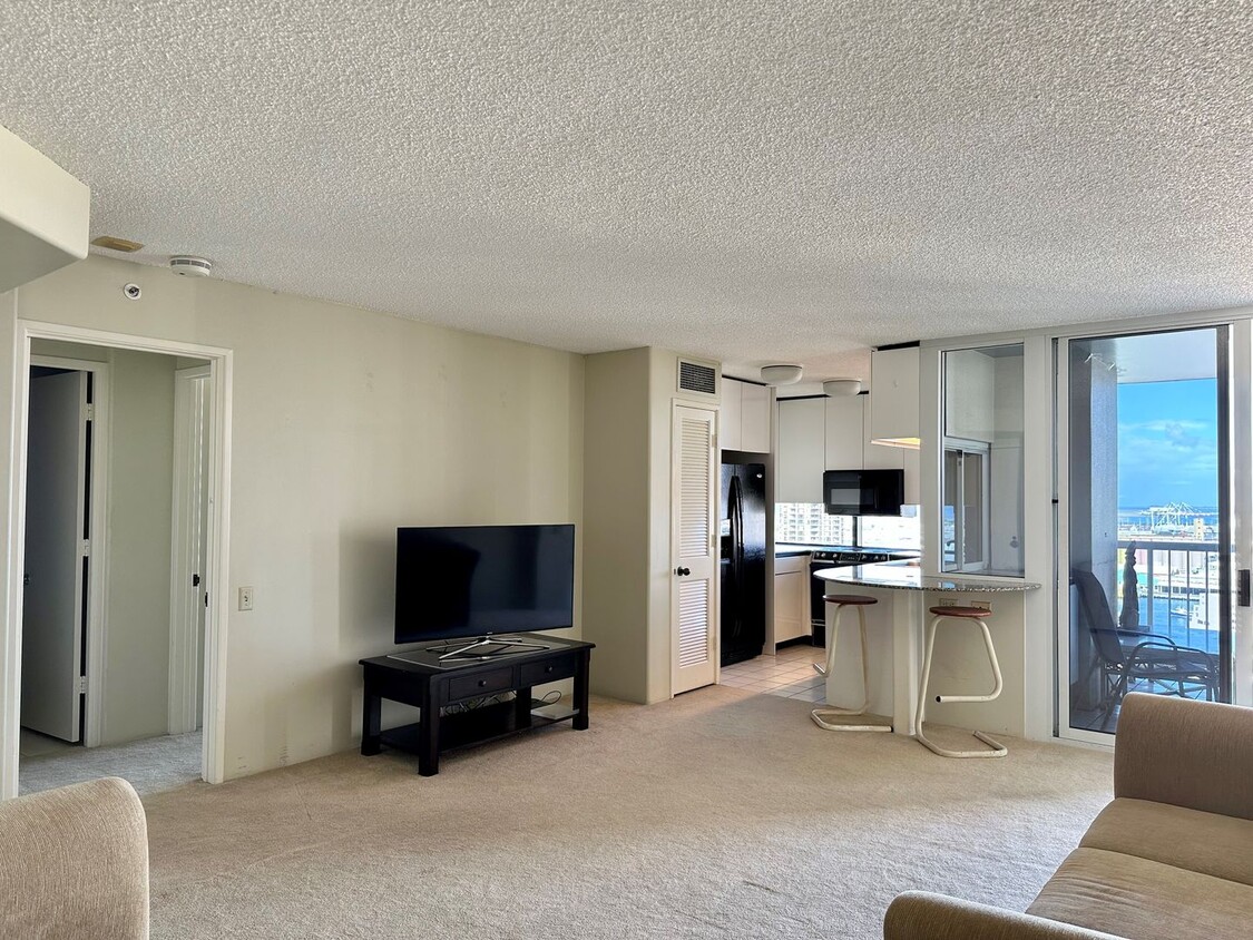 Foto principal - Furnished Honolulu Park Place 2BR/2BA/2PK ...