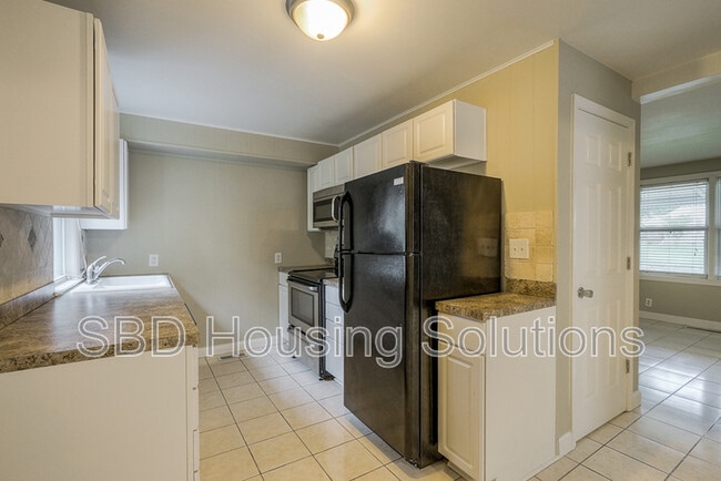 Building Photo - 1331 W 30th St S