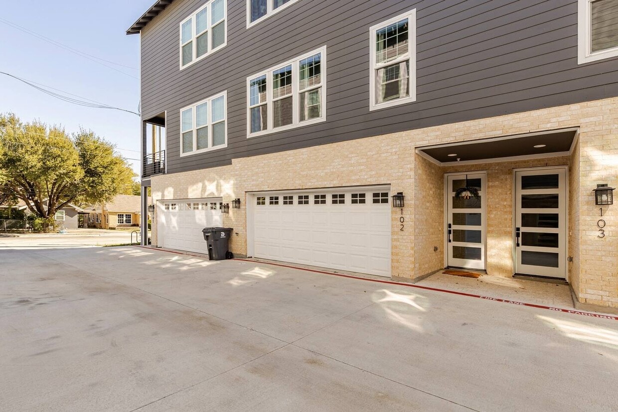 Photo - 631 N Tyler St (Dallas, TX)