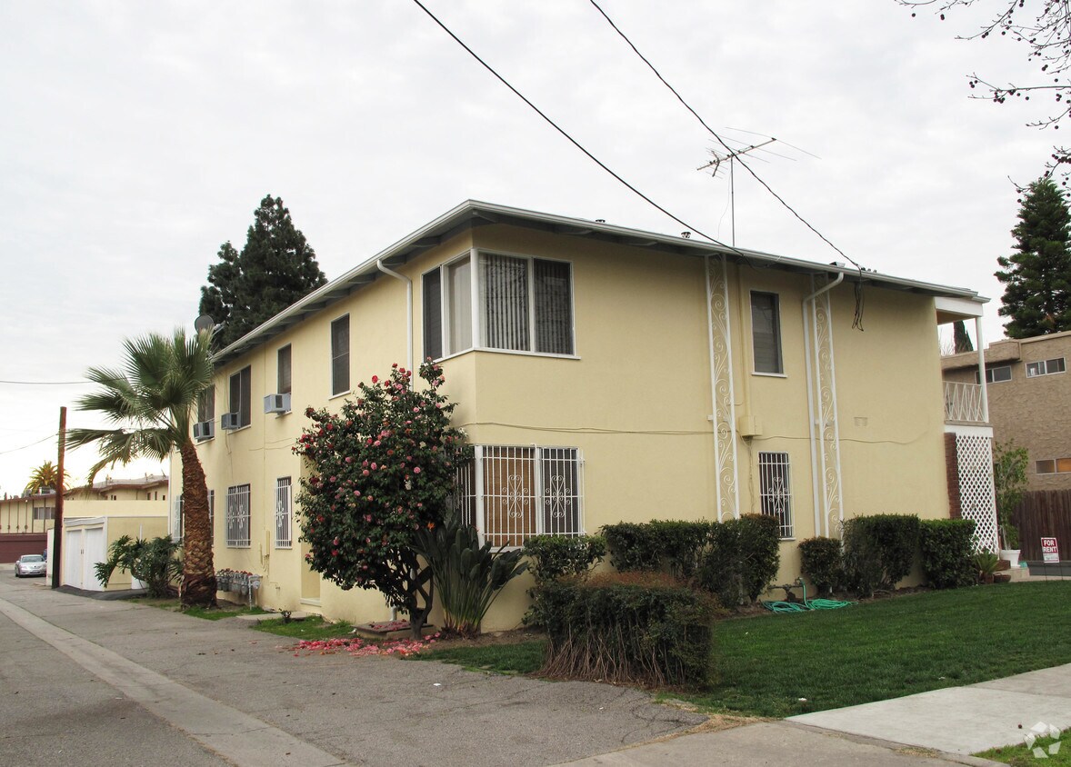 Building Photo - 5336 Hermitage Ave