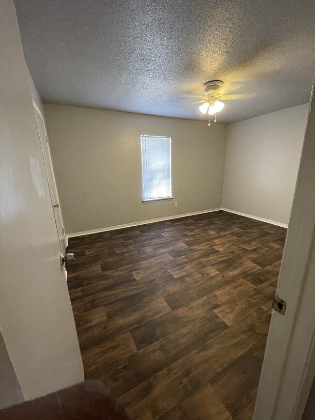 bedroom #1 - 1004 Killoden Dr