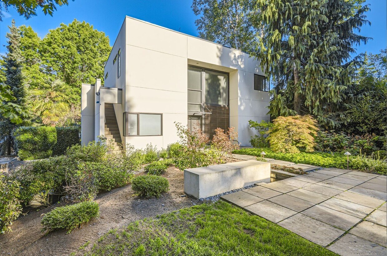 Foto principal - Beautiful Oasis in Medina, Available Now