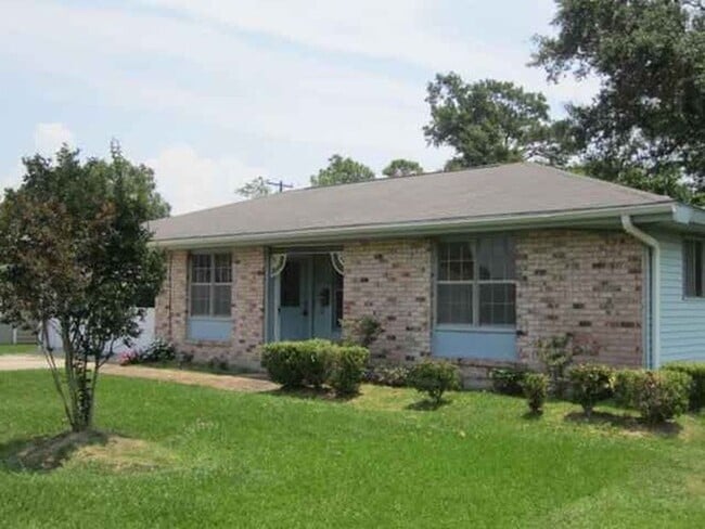 Building Photo - 2529 HAMPTON LANE