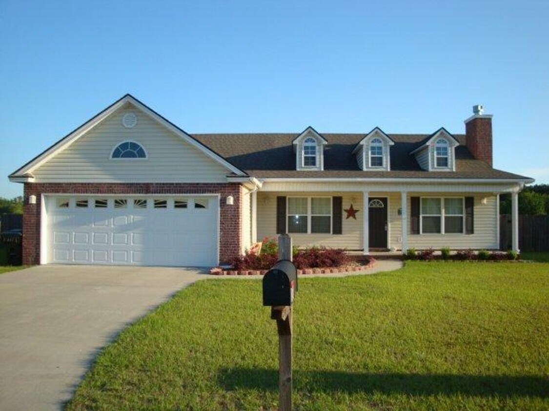 180 Oak St, Ray City, GA 31645 House Rental in Ray City, GA