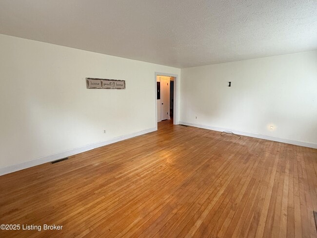 Foto del edificio - 1445 Campbellsville Rd