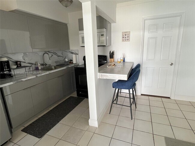 Foto del edificio - 1040 SW 28th St