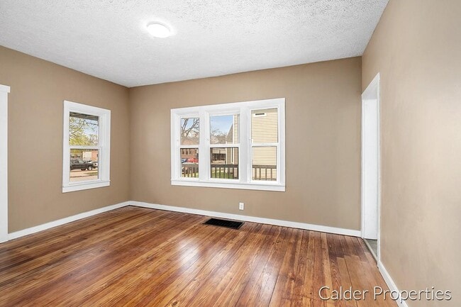 Building Photo - 112 Caledonia St NE