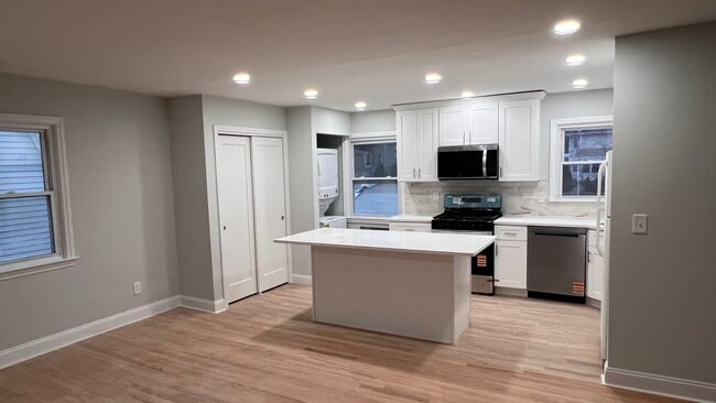 Building Photo - 86 N Walnut St