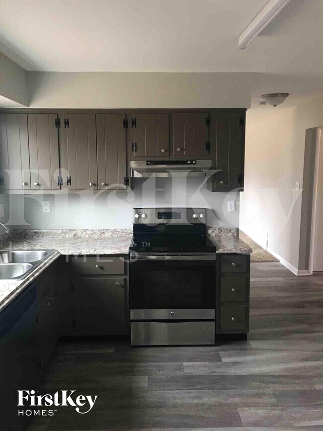 Foto del edificio - 1758 Hilltree Dr