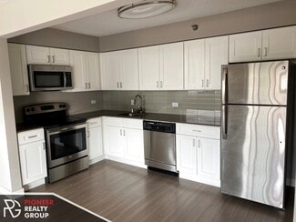 Building Photo - 2551 N Clark St