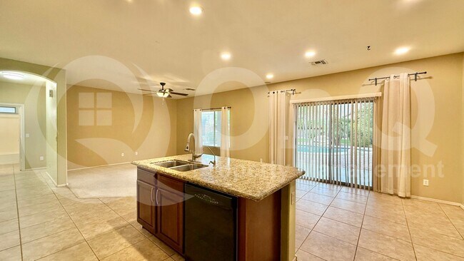 Building Photo - 4122 E Westchester Dr