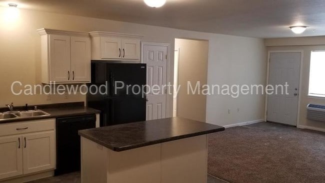 Building Photo - 3820 Forest Dr