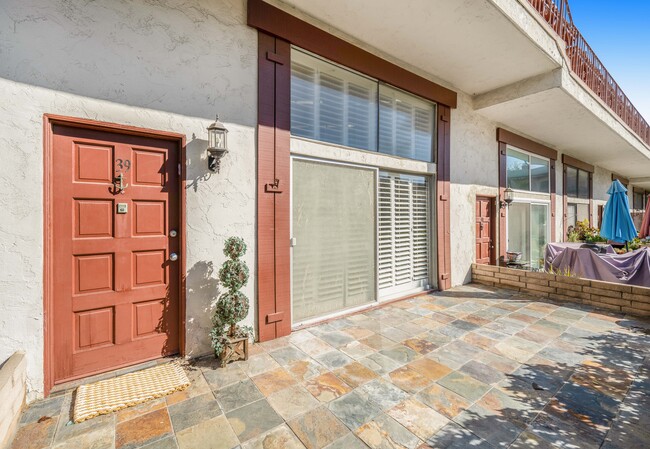 Foto del edificio - 5229 Balboa Blvd
