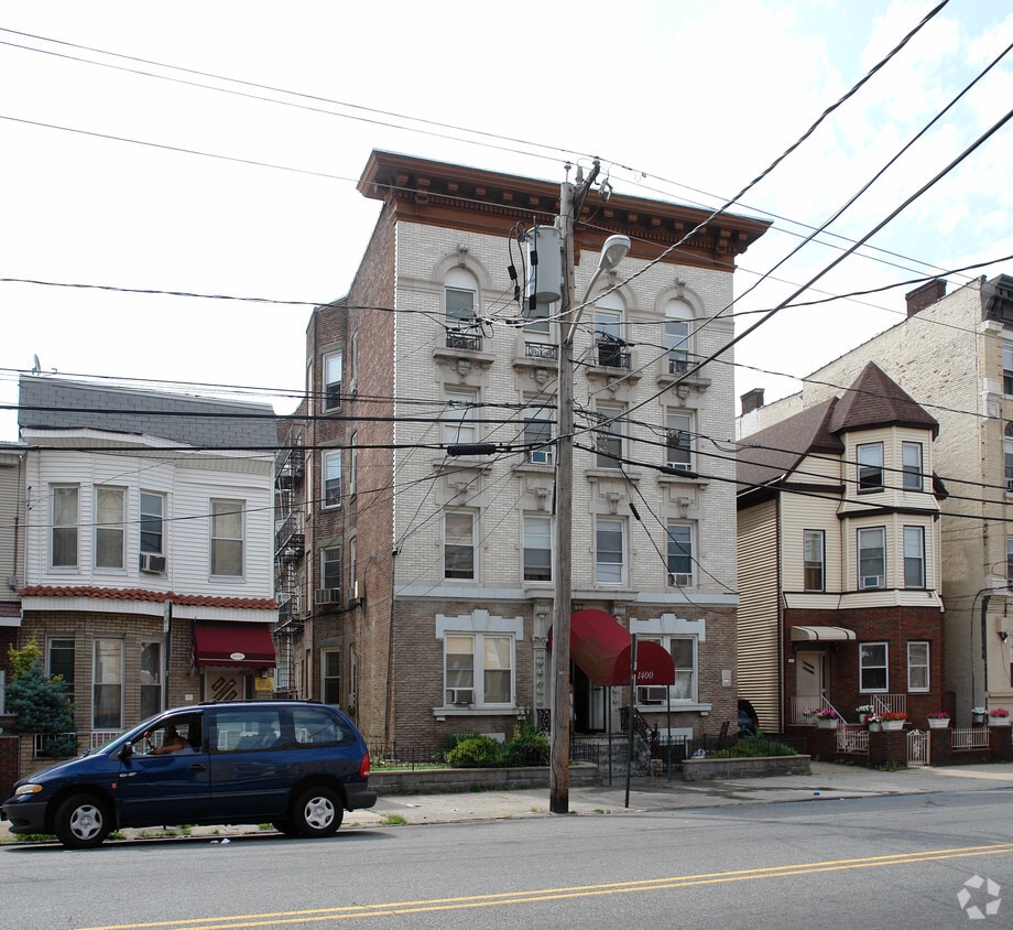 Building Photo - 1400-1402 Palisade Ave