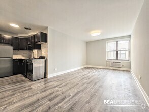 Building Photo - 445 W Barry Ave