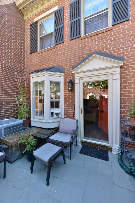 1046 Dalebrook Dr, Alexandria, VA 22308 Townhome Rentals in