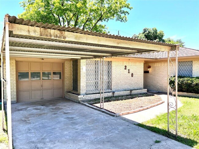 Building Photo - 210 Weatherly Way