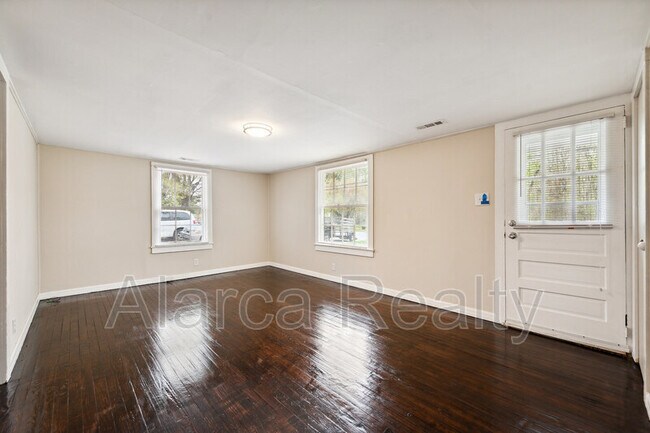 Building Photo - 1160 Partee Dr