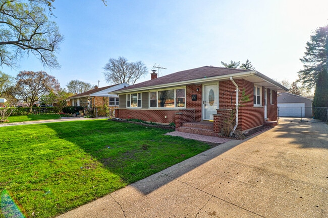 Building Photo - 25 N Mount Prospect Rd