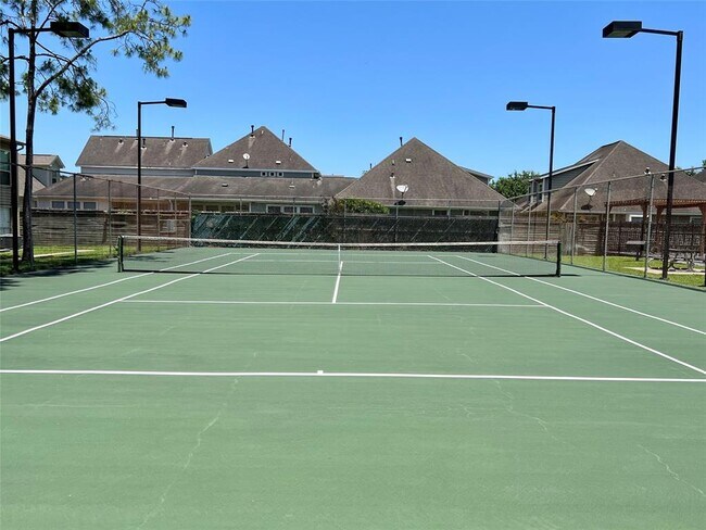 Foto del edificio - 3300 Pebblebrook Dr