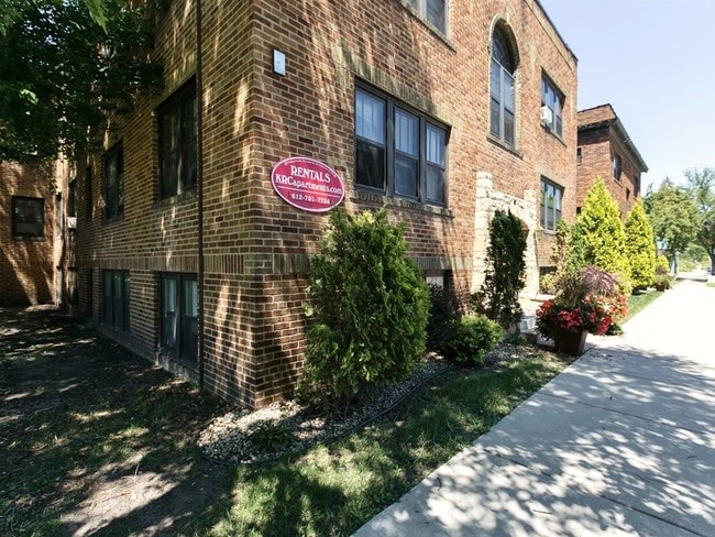 Building Photo - Chicago Villas