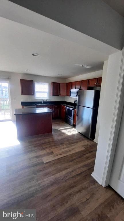 Building Photo - 834 Admiral's Quay Dr