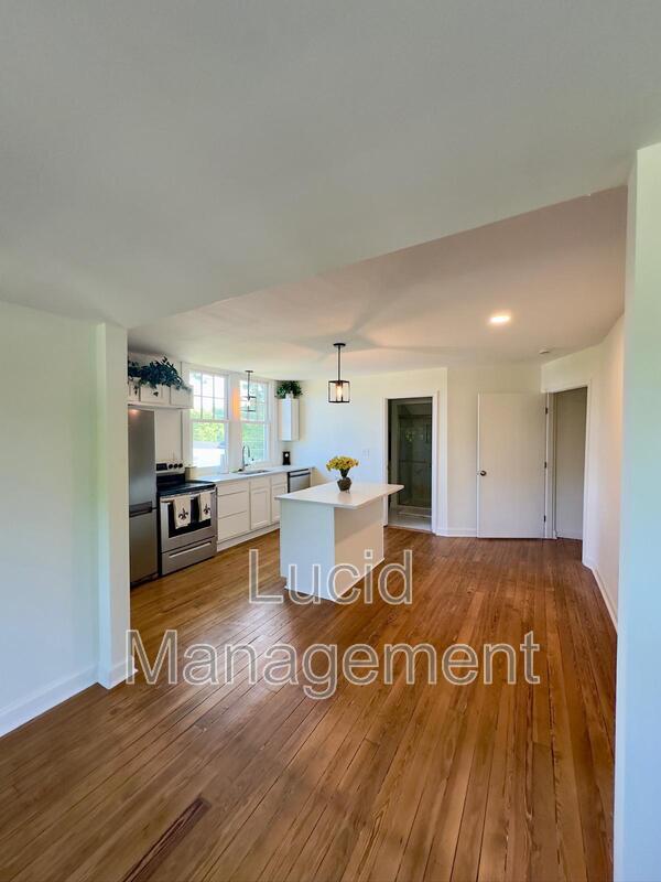 Building Photo - 285 Pope St