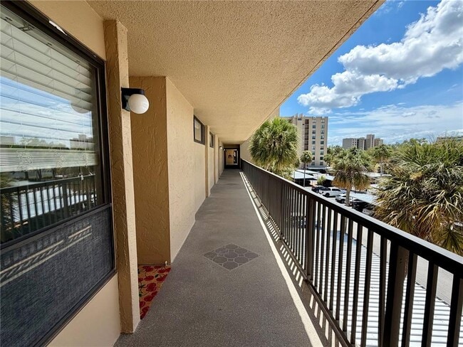 Building Photo - 2617 Cove Cay Dr