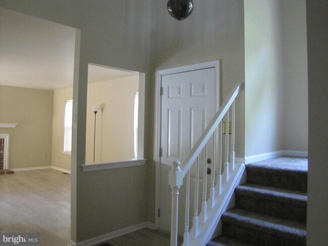 Building Photo - 303 Somerset Ct