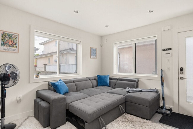 Building Photo - 1061 E 59th Ave