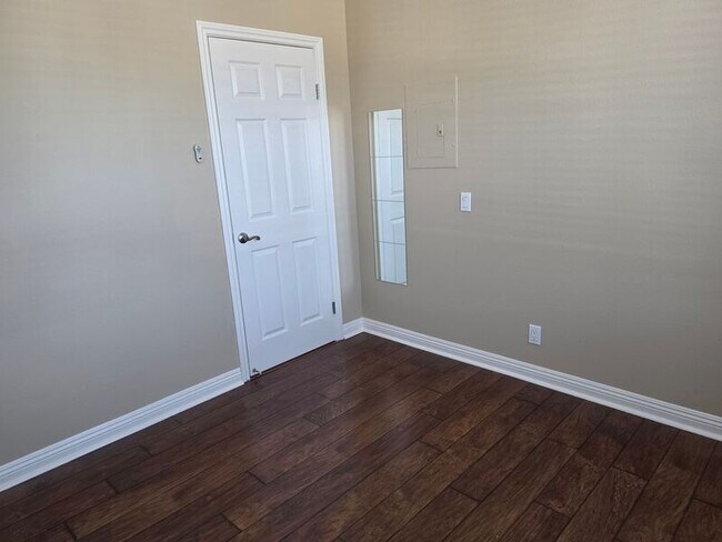 Building Photo - 28436 Yosemite Dr