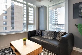 Building Photo - 90 Champagne Ave S
