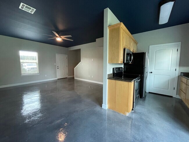 Building Photo - 320 Parkside Dr